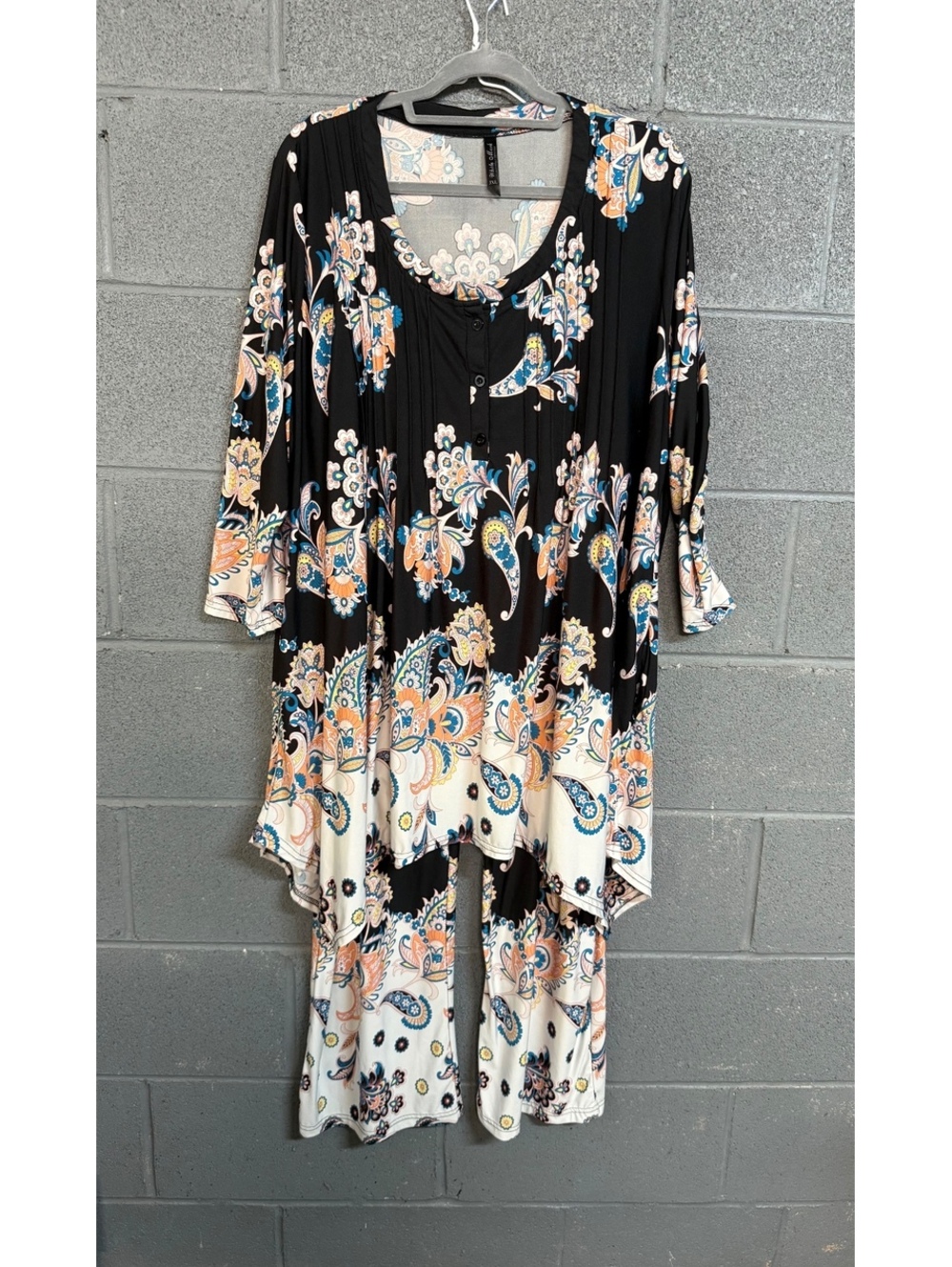 Women’s 3x Black paisley print 3/4 sleeve tunic and pant set